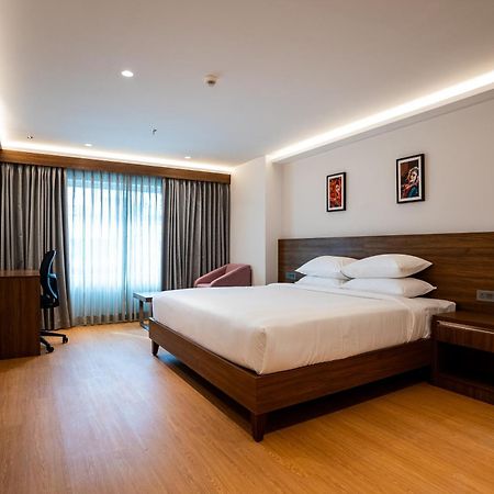 Lilac Hotel Guruvayur Bagian luar foto