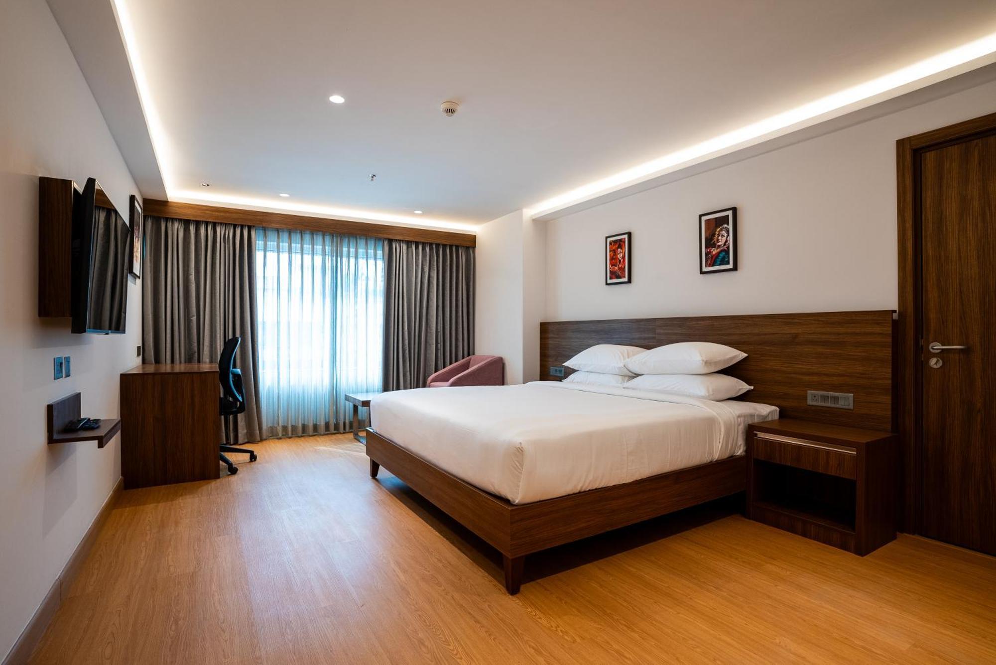 Lilac Hotel Guruvayur Bagian luar foto
