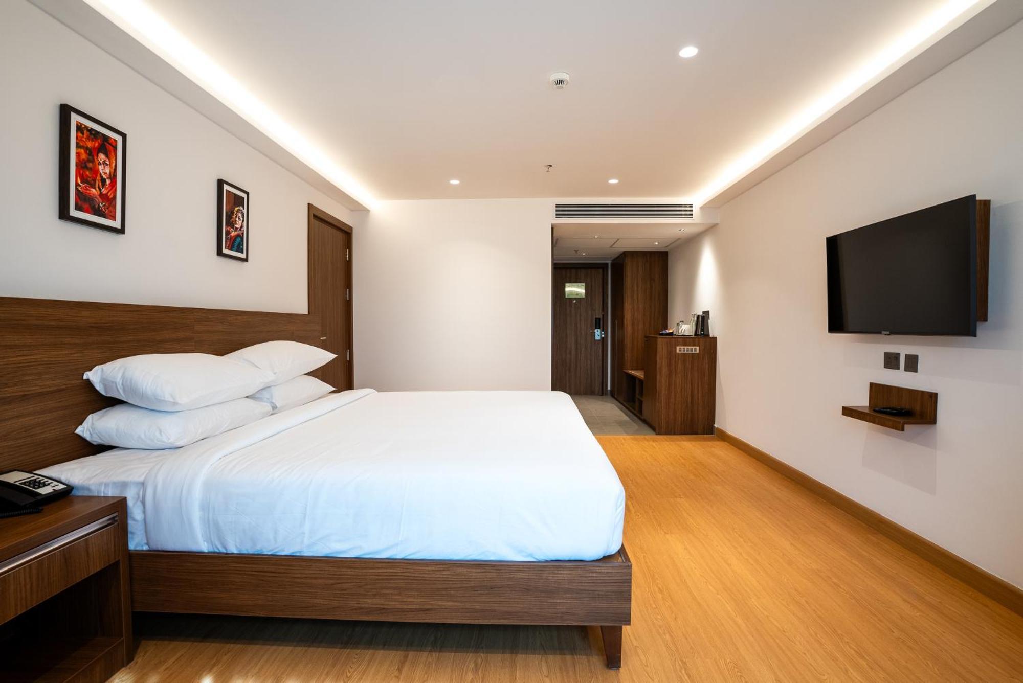 Lilac Hotel Guruvayur Bagian luar foto