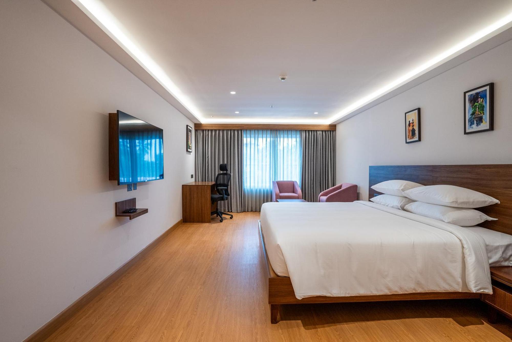 Lilac Hotel Guruvayur Bagian luar foto