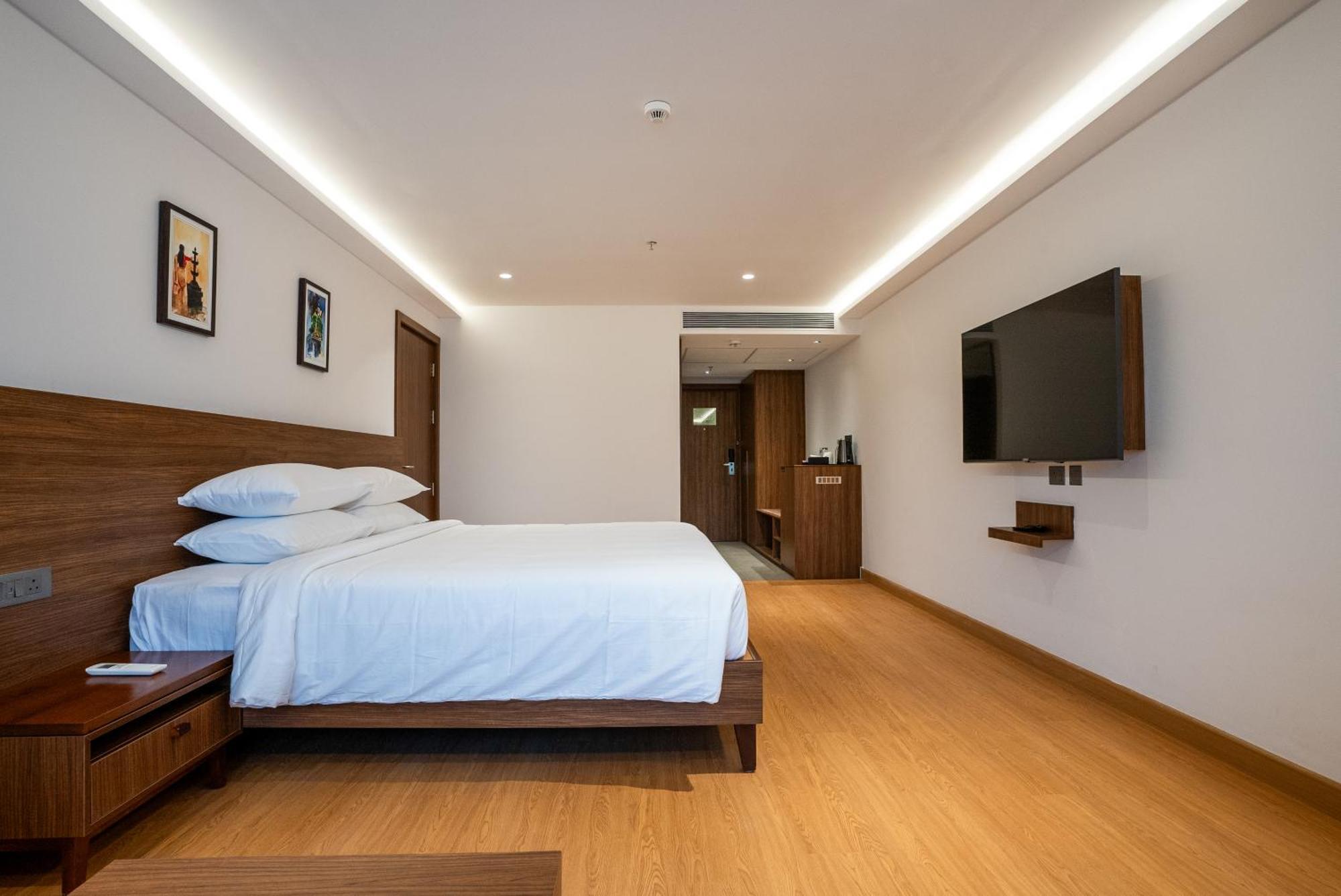 Lilac Hotel Guruvayur Bagian luar foto