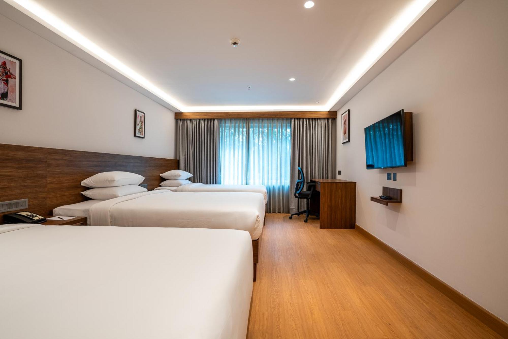 Lilac Hotel Guruvayur Bagian luar foto