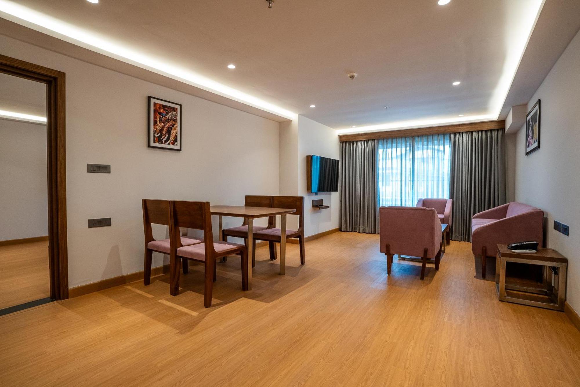 Lilac Hotel Guruvayur Bagian luar foto