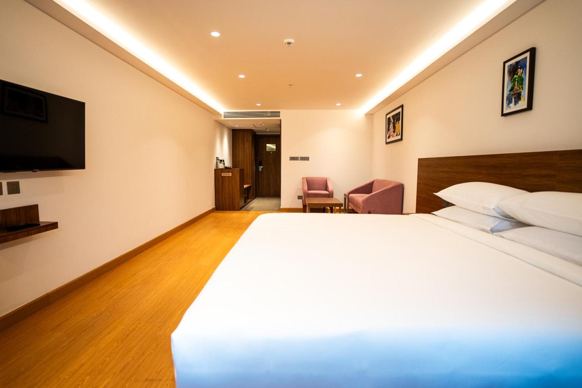 Lilac Hotel Guruvayur Bagian luar foto