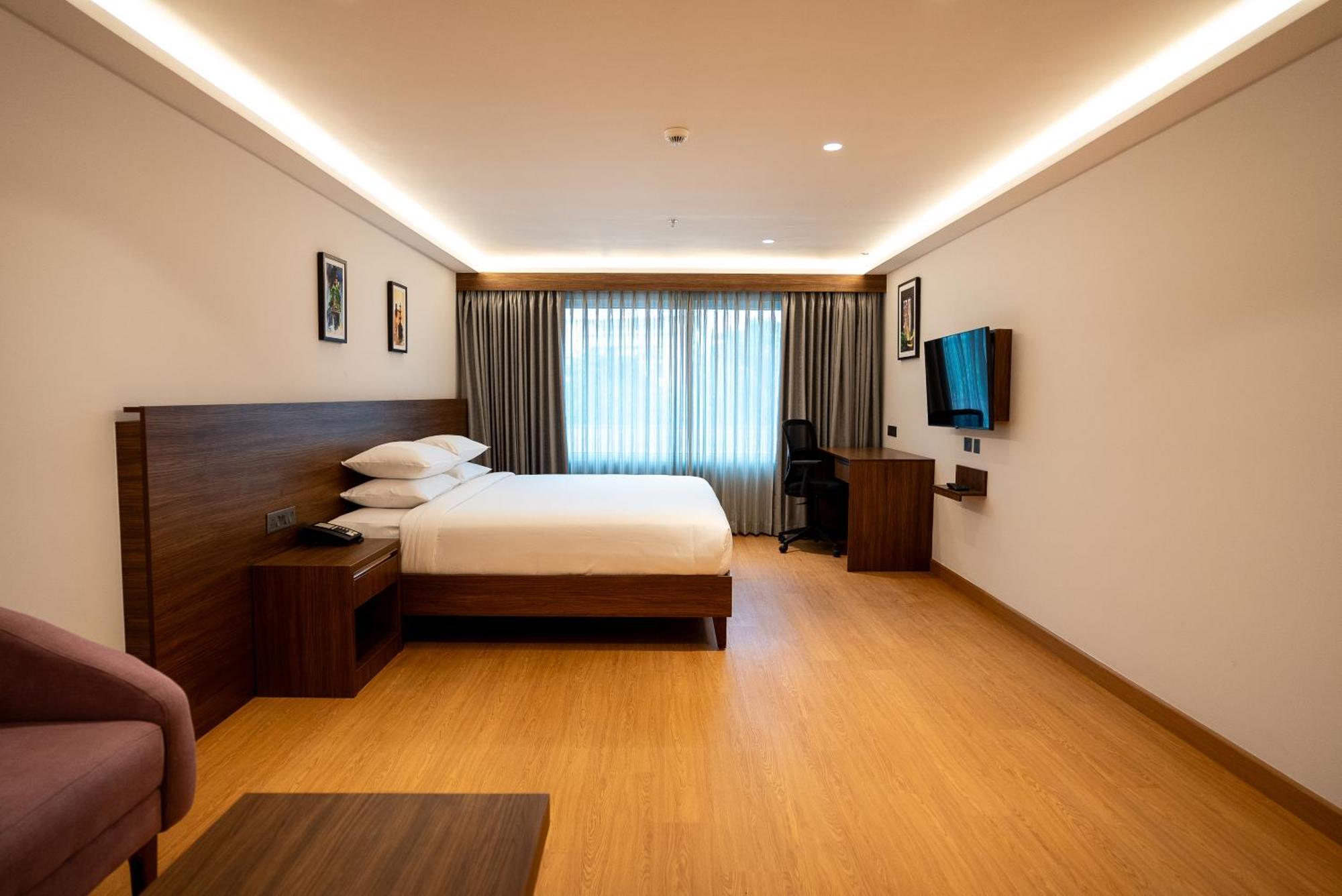 Lilac Hotel Guruvayur Bagian luar foto