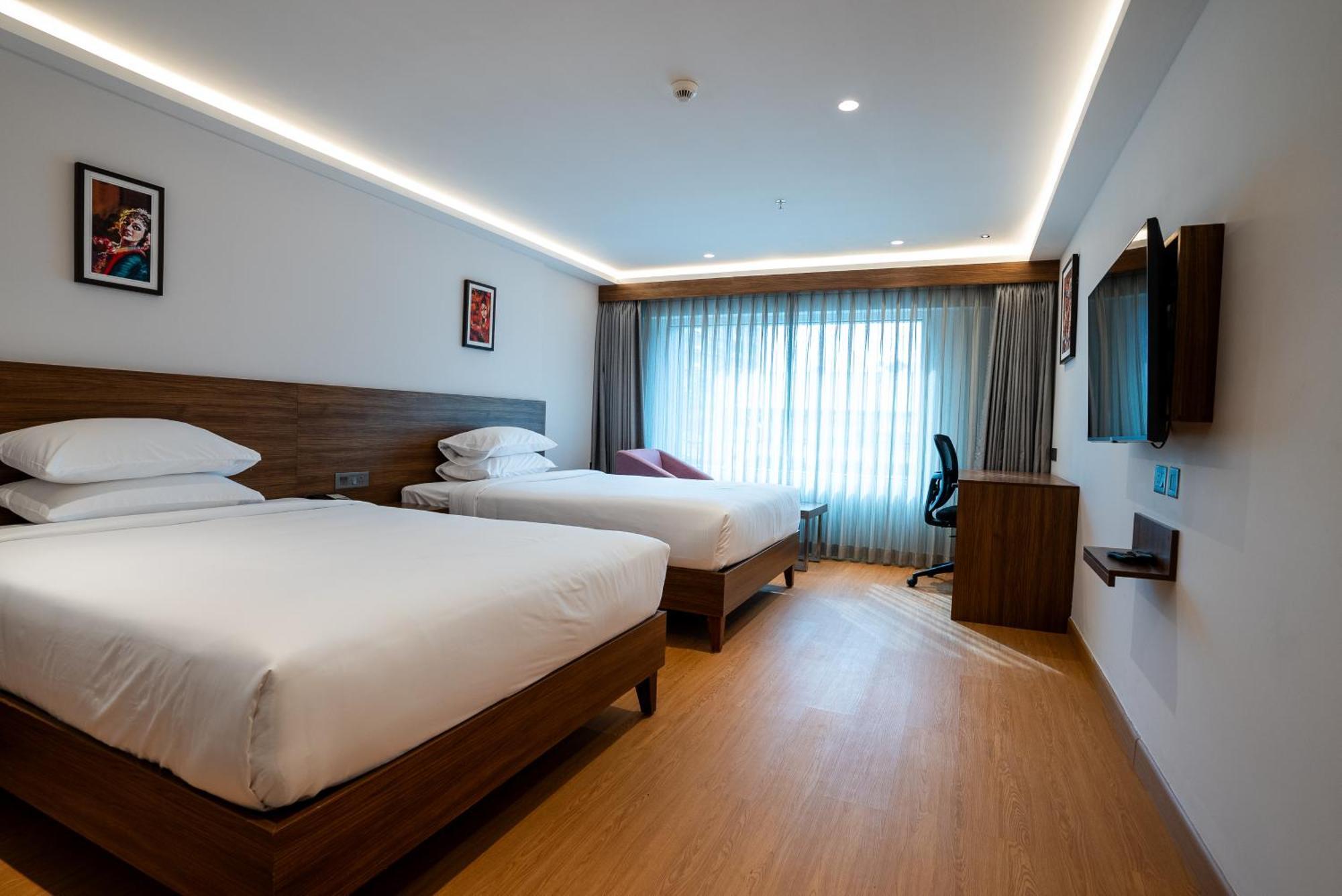 Lilac Hotel Guruvayur Bagian luar foto
