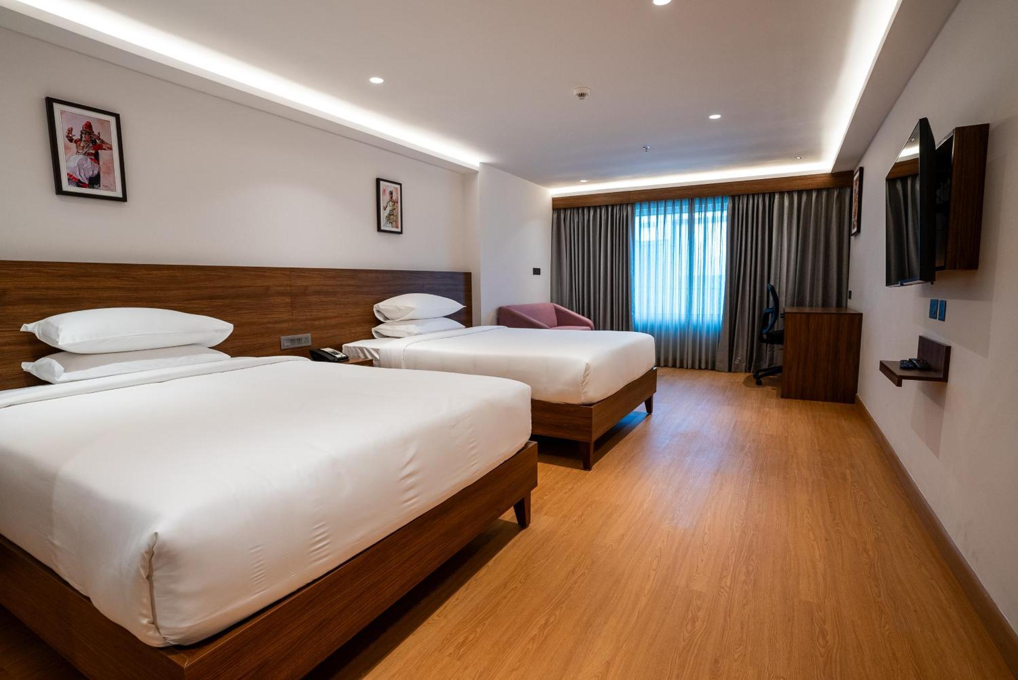 Lilac Hotel Guruvayur Bagian luar foto