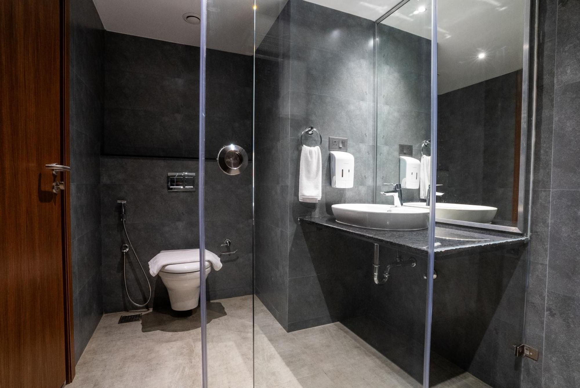 Lilac Hotel Guruvayur Bagian luar foto