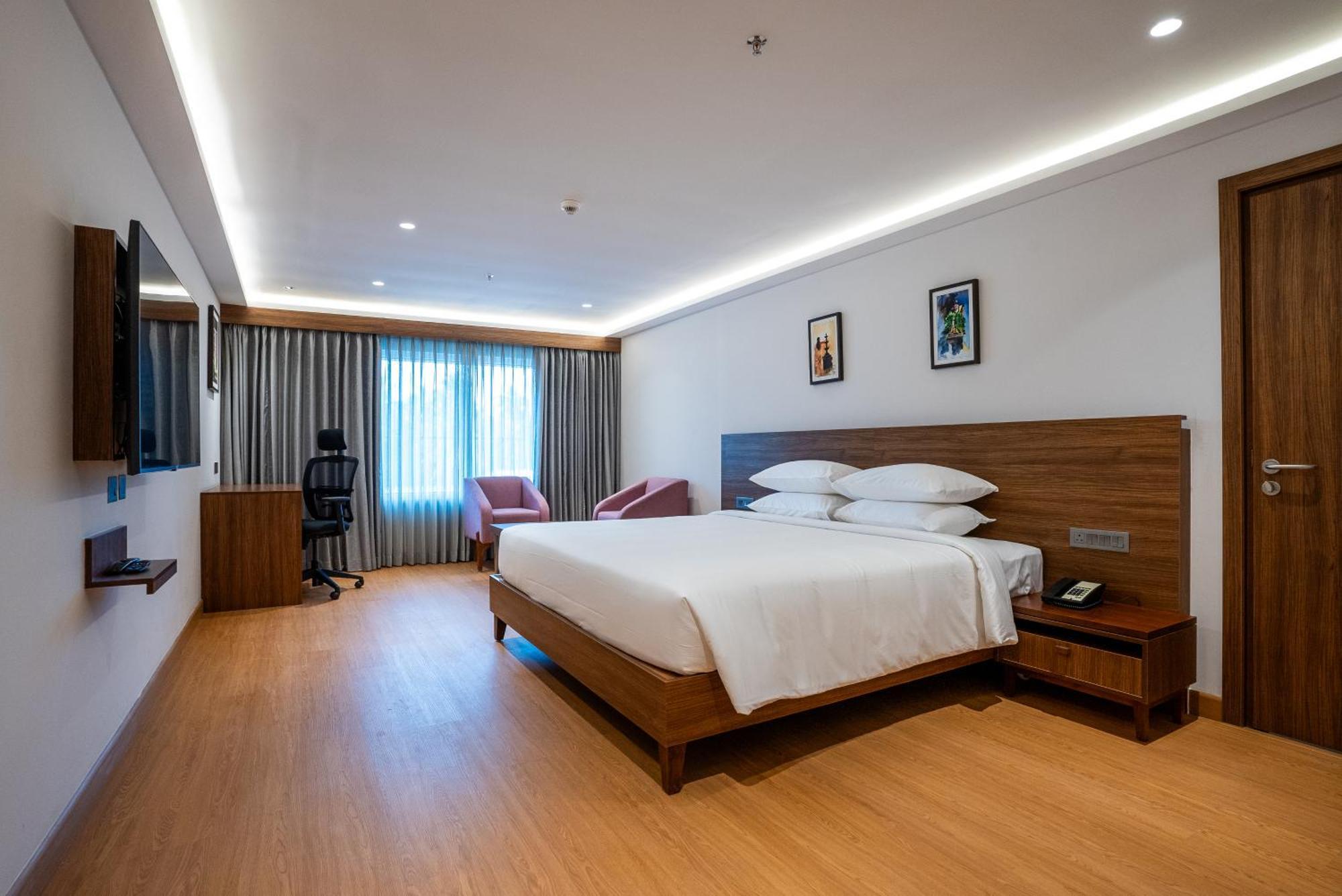 Lilac Hotel Guruvayur Bagian luar foto