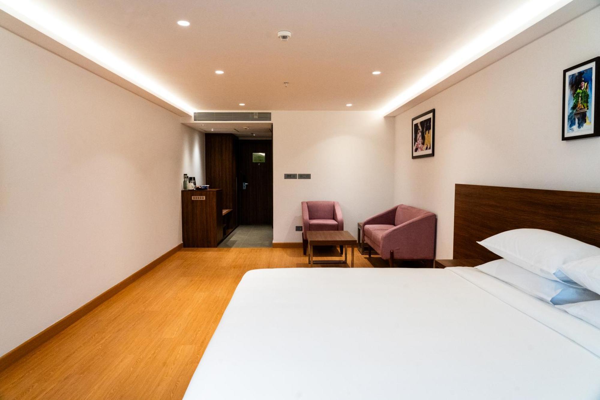 Lilac Hotel Guruvayur Bagian luar foto