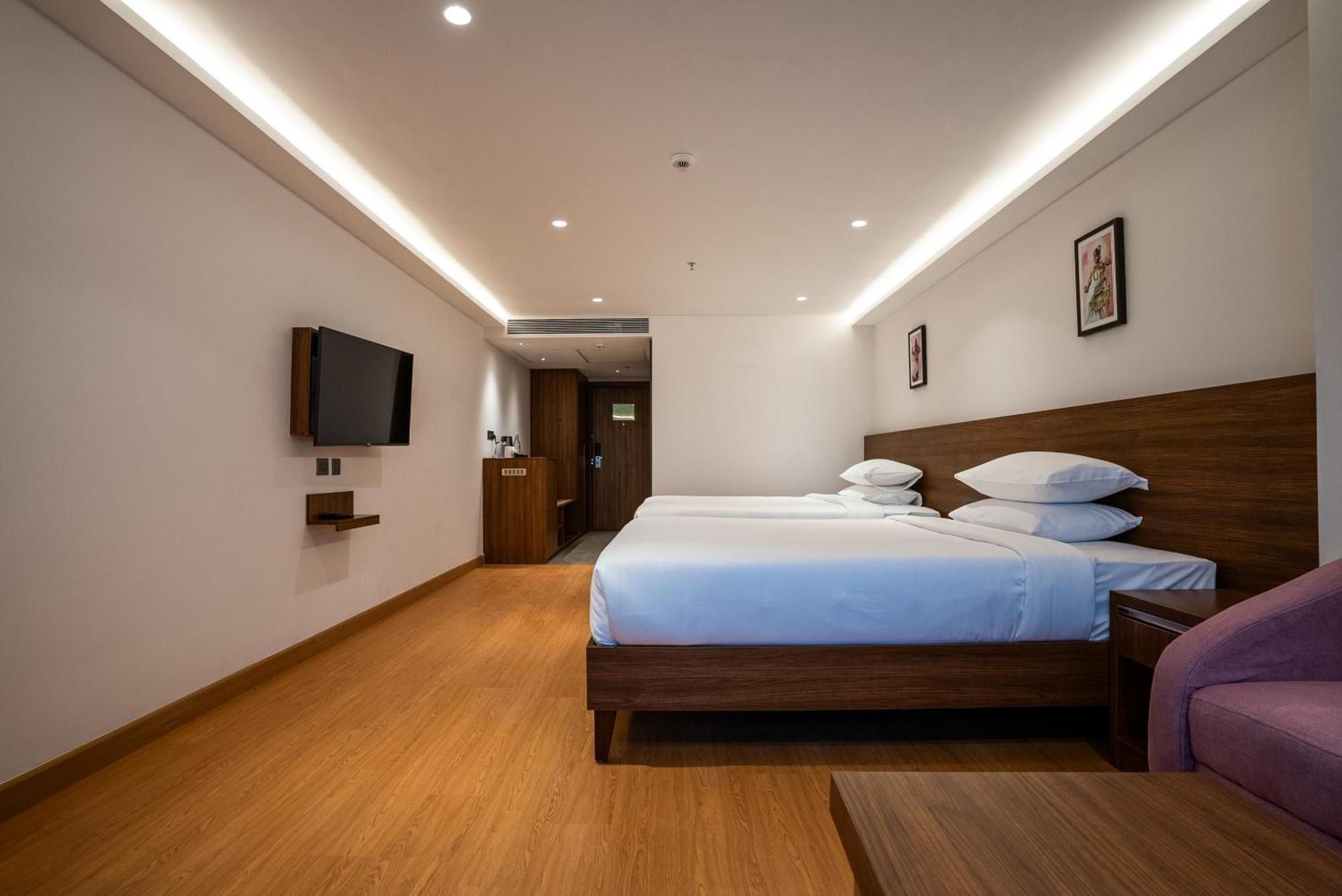 Lilac Hotel Guruvayur Bagian luar foto