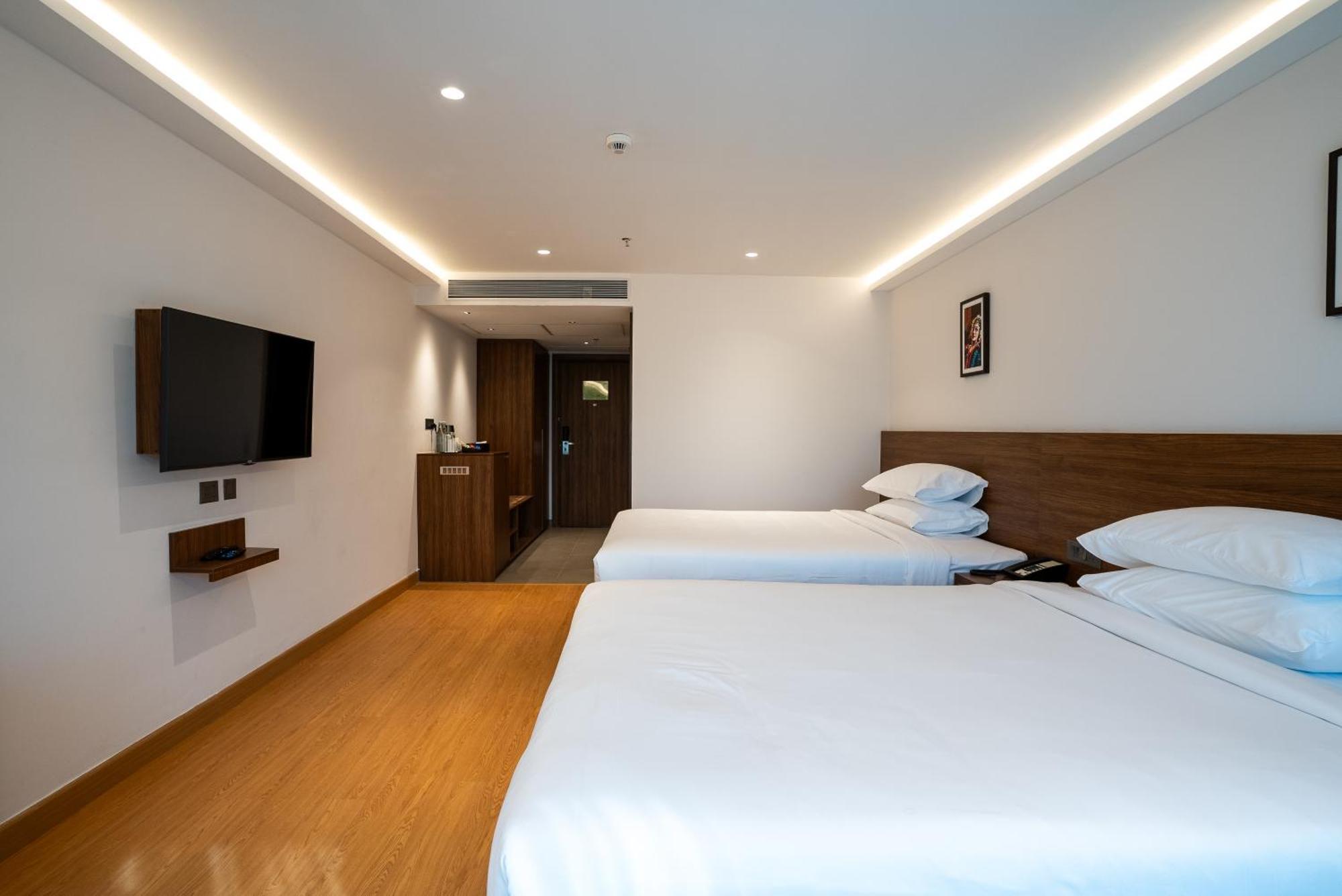 Lilac Hotel Guruvayur Bagian luar foto
