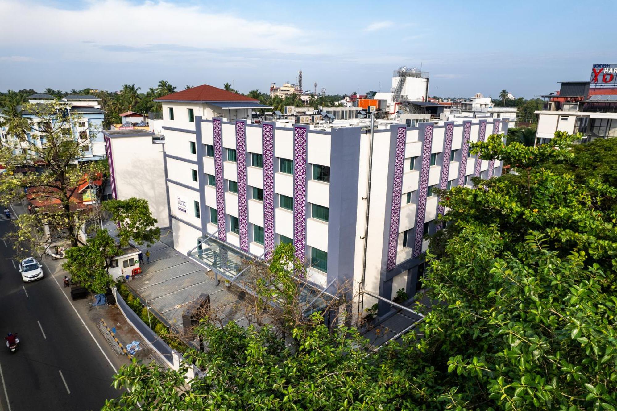 Lilac Hotel Guruvayur Bagian luar foto